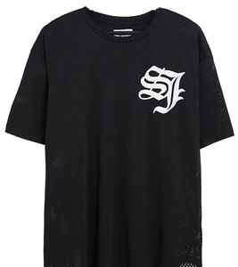 Camiseta de malla para hombre Sixth June, cuello redondo, estampado de logotipo gótico, color negro, 22717