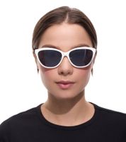 Lunettes de soleil adidas pour femme avec verres gris miroir et branches blanches. Lunettes d'été. Catégorie de filtre 3. EY0433 Blanc.