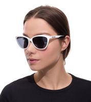 Lunettes de soleil adidas pour femme avec verres gris miroir et branches blanches. Lunettes d'été. Catégorie de filtre 3. EY0433 Blanc.