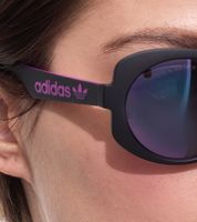 Lunettes de soleil adidas pour femme avec verres miroir et branches noires. Lunettes d'été. Catégorie de filtre 2. EW3540 Noir.