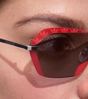 adidas Sonnen-Brille Damen mit roten Gläsern und roten Bügeln UVA & UVB Schutz Freizeit-Brille OR0015 0068U Rot adidas Sonnen-Brille Damen mit roten Gläsern und roten Bügeln UVA & UVB Schutz Freizeit-Brille OR0015 0068U Rot