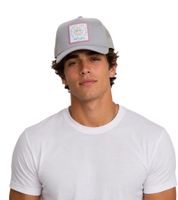 Gorra de camionero Beechfield de algodón con bordado "LEGALIZED" en blanco y negro o "MARY JANE BERLIN" en gris.
