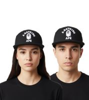 Gorra unisex A Bathing Ape College de New Era, estilo urbano urbano con cierre a presión, color negro.