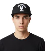 Gorra unisex A Bathing Ape College de New Era, estilo urbano urbano con cierre a presión, color negro.