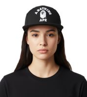 Gorra unisex A Bathing Ape College de New Era, estilo urbano urbano con cierre a presión, color negro.
