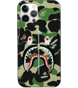 Funda A Bathing Ape con diseño de tiburón camuflaje para iPhone 12/12 Pro - Funda unisex con aspecto de camuflaje, verde