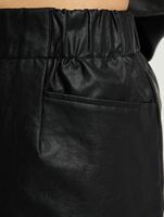 Gonna corta in PU NA-KD nera