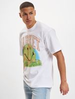 Camisetas blancas con cara sonriente fuera del cuerpo del mercado