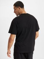 Camiseta negra con el logotipo de BLKVIS Camiseta negra con el logotipo de BLKVIS