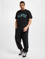 Camiseta negra con el logotipo de BLKVIS Camiseta negra con el logotipo de BLKVIS