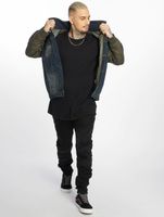 Chaqueta vaquera azul con mangas bomber vsct