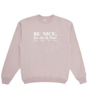 Sudadera unisex de lujo Sporty & Rich Be Nice Crew Sweat – Rosa suave/Blanco