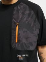 CAYLER & SONS Mntn Camo Pocket Raglan Box Tee schwarz/mc