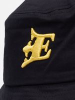 Gorras negras de los Entroneros del Fehérvár de la Liga Europea de Fútbol