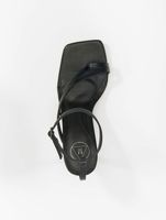 Missguided Sandalen mit gekreuzten Zehenstegen und niedrigem Absatz in Schwarz