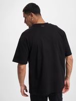 The Couture Club  Locker geschnittenes T-Shirt mit Taschendetail in Schwarz The Couture Club  Locker geschnittenes T-Shirt mit Taschendetail in Schwarz