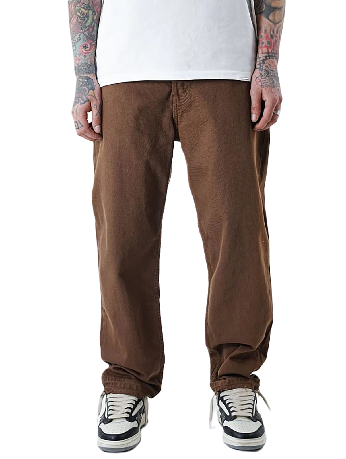 Jeans larghi e larghi di base senza effetto marrone