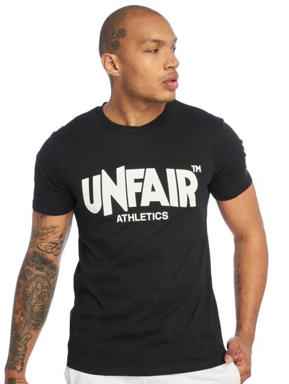 T-shirt nera con etichetta classica UNFAIR ATHLETICS '19