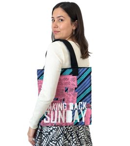 Borsa a tracolla Taking Back Sunday Rock Band, elegante borsa per la spesa, merce per fan, 31 x 33 x 3 cm, LB1080112TBS, rosa/nero/blu Borsa a tracolla Taking Back Sunday Rock Band, elegante borsa per la spesa, merce per fan, 31 x 33 x 3 cm, LB1080112TBS, rosa/nero/blu