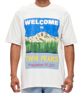 T-shirt homme RE:COVERED X Twin Peaks, imprimé « Bienvenue à Twin Peaks », manches courtes, RCVCM690, écru-blanc