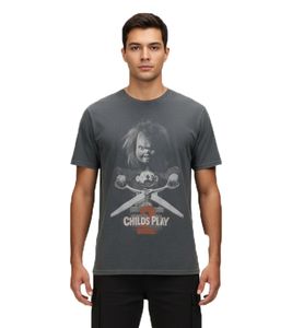 T-shirt homme RE:COVERED X Chucky 2 Child's Play, imprimé poupée, col rond en coton, gris, RCUNV2572 T-shirt homme RE:COVERED X Chucky 2 Child's Play, imprimé poupée, col rond en coton, gris, RCUNV2572