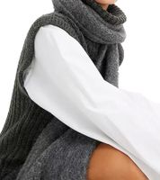 Vestido de punto para mujer con cuello alto en punto trenzado 964128 gris