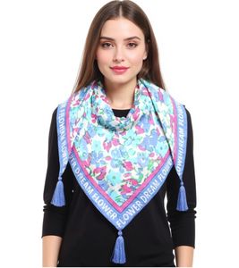 ZWILLINGSHERZ Blumenwiese Dreiecks-Tuch mit Blumen-Print und Flowerdream Schriftzug Mode-Tuch 3014D-0107-85 Blau/Pink/Weiß ZWILLINGSHERZ Blumenwiese Dreiecks-Tuch mit Blumen-Print und Flowerdream Schriftzug Mode-Tuch 3014D-0107-85 Blau/Pink/Weiß