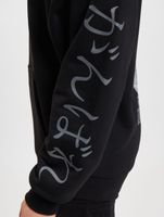 Sudadera Fokus x Def para hombre con bolsillo tipo canguro y varios estampados en blanco o negro