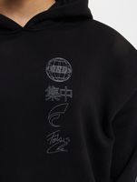 Sudadera Fokus x Def para hombre con bolsillo tipo canguro y varios estampados en blanco o negro