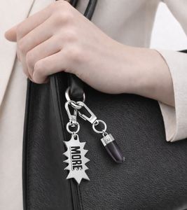 Trendiges Calvin Klein Charm-Set Downtown Edelstahl-Anhänger mit kontrastfarbigen Harz und MORE-Schriftzug Taschen-Accessoires 7x1,3cm KJJCBA090100 Silber/Schwarz