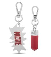 Stylisches Calvin Klein Charm-Set Downtown Edelstahl-Anhänger mit kontrastfarbigen Harz und MORE-Schriftzug Taschen-Accessoires 7x1,3cm KJJCRA090100 Silber/Rot