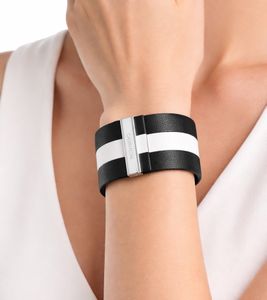 Modernes Calvin Klein Damen Echtleder-Armband mit breitem Kontraststreifen Arm-Schmuck Größe XS 15cm KJ9KBB0901 Schwarz/Weiß