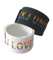 Pack de 2 pulseras Calvin Klein Slap con los logotipos "CKJ Unite" y "CKJ Love", 20,5 cm, KJJLDB850300, Negro/Blanco