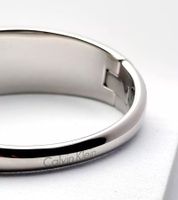 Bracelet jonc Calvin Klein pour femme avec pierre ovale, acier inoxydable, référence KJ3Q, coloris argent/blanc ou argent/bleu
