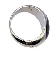Bracelet jonc Calvin Klein pour femme avec pierre ovale, acier inoxydable, référence KJ3Q, coloris argent/blanc ou argent/bleu