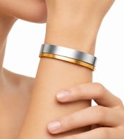 Calvin Klein Damen Armreif-Set im Zweiton-Design Edelstahl-Armband Schmuck KJ06BD2001 in Schwarz/Gold, Silber/Rosegold, Silber/Gold oder Dunkelgrau/Gold