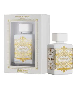 Lattafa Badee Al Oud Honor & Glory Eau de Parfum con un intenso carácter oriental-amaderado, definido por la cálida profundidad del oud. Perfume corporal en blanco de 100 ml.