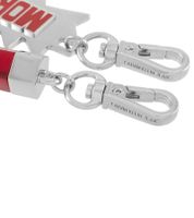 Ensemble de breloques Calvin Klein Downtown : Pendentifs en acier inoxydable avec résine contrastante et logo « MORE » - Accessoires de sac - 7 x 1,3 cm - Argent/Blanc ou Argent/Rouge