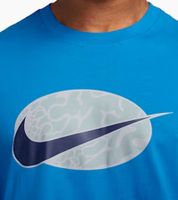 klassisches NIKE Swoosh Herren T-Shirt Fitness-Shirt mit großem Print Baumwoll-Shirt Kurzarm-Shirt FQ5929-435 Blau