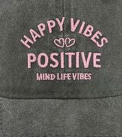 fröhliche ZWILLINGSHERZ Happy Vibes Classic Base-Cap mit Positive Vibes Schriftzug Baumwoll-Cap justierbare Cappy Schirm-Mütze 4603M K5403-3 Army-Grün/Grau