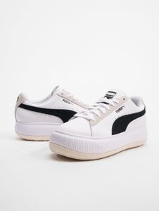 Zapatillas deportivas modernas Puma para mujer, color blanco.