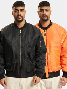 Chaqueta funcional Brandit para hombre con cremalleras y bolsillos, color negro.