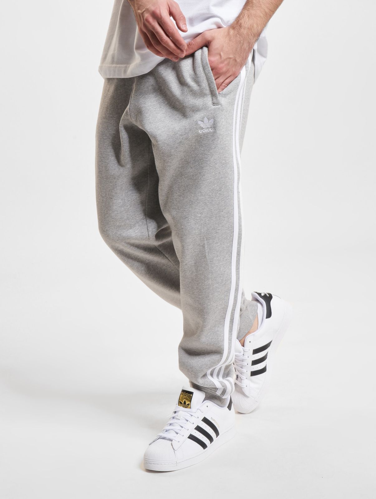 Jeans casual da uomo Adidas in cotone, grigi