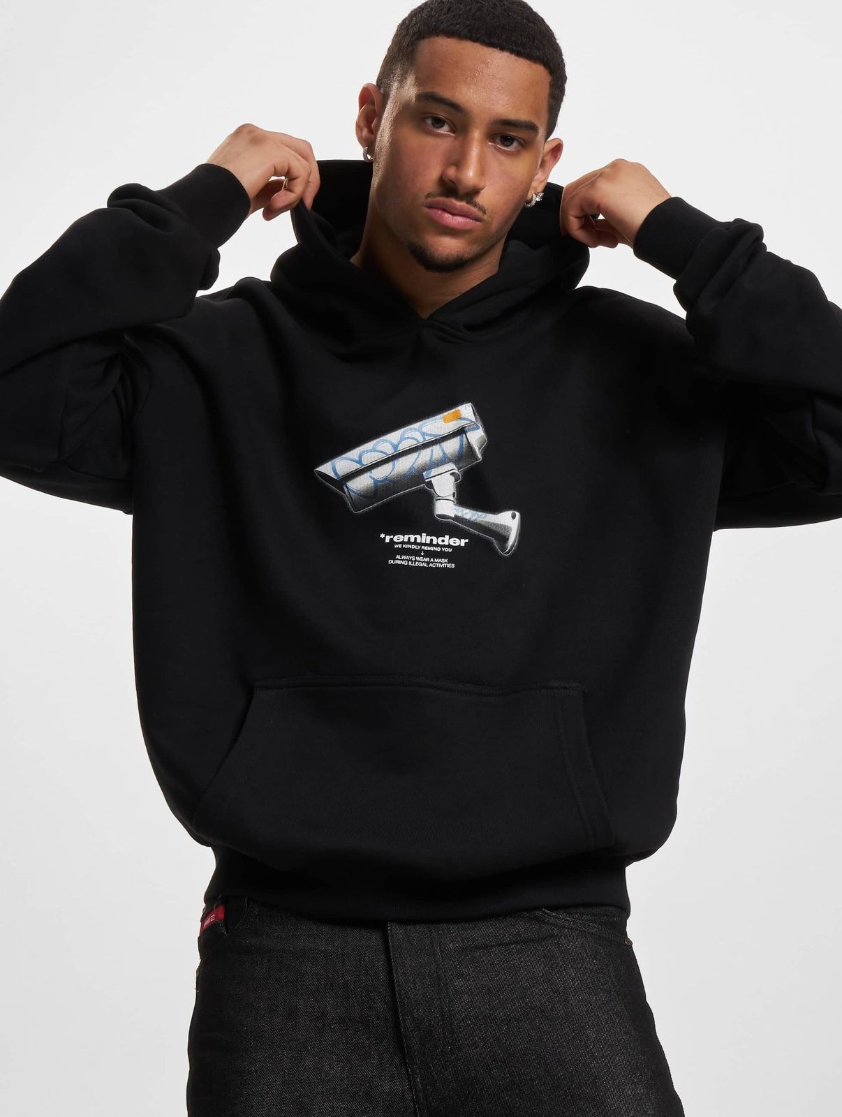 Mister Tee Herren Hoodie mit großer Kapuze und Front-Print