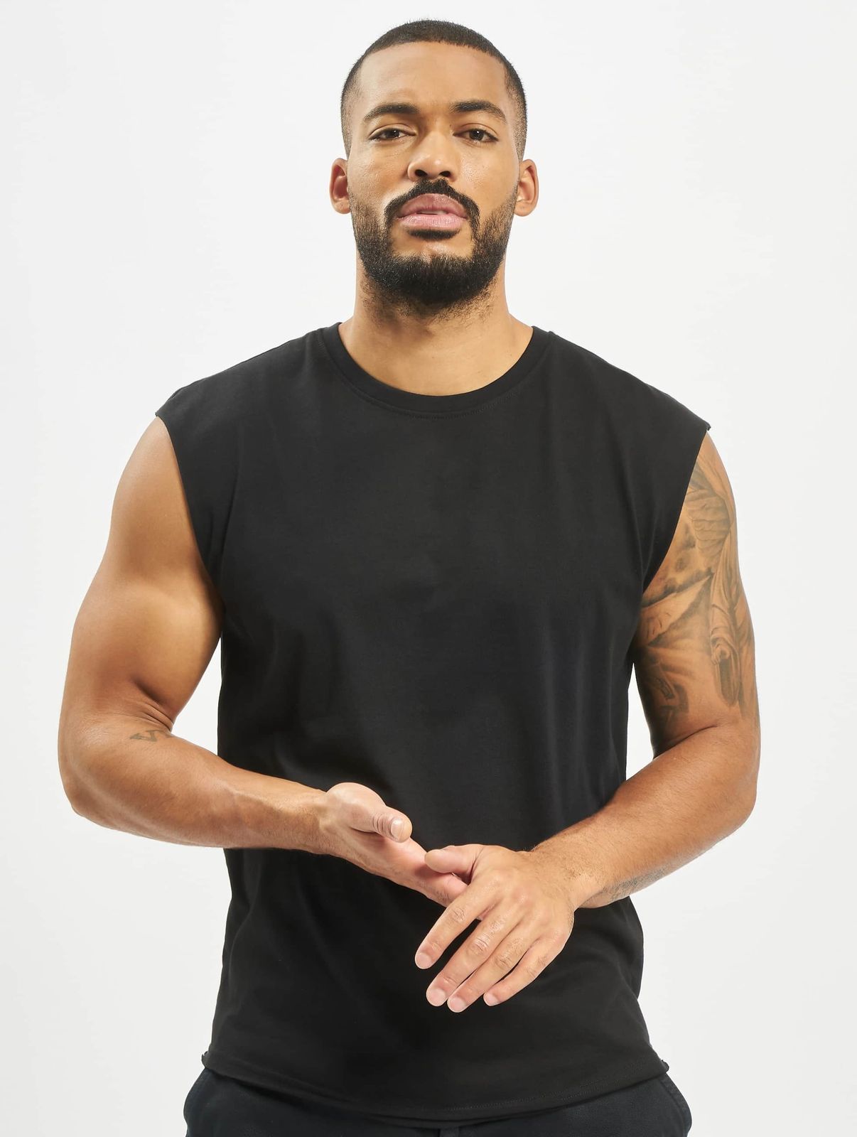 sportliches URBAN CLASSICS Herren T-Shirt 180 g/m² mit Baumwolle Schwarz