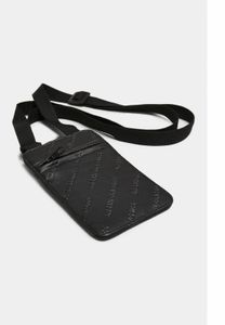 Funda unisex versátil para teléfono Urban Classics con cremallera, color negro.