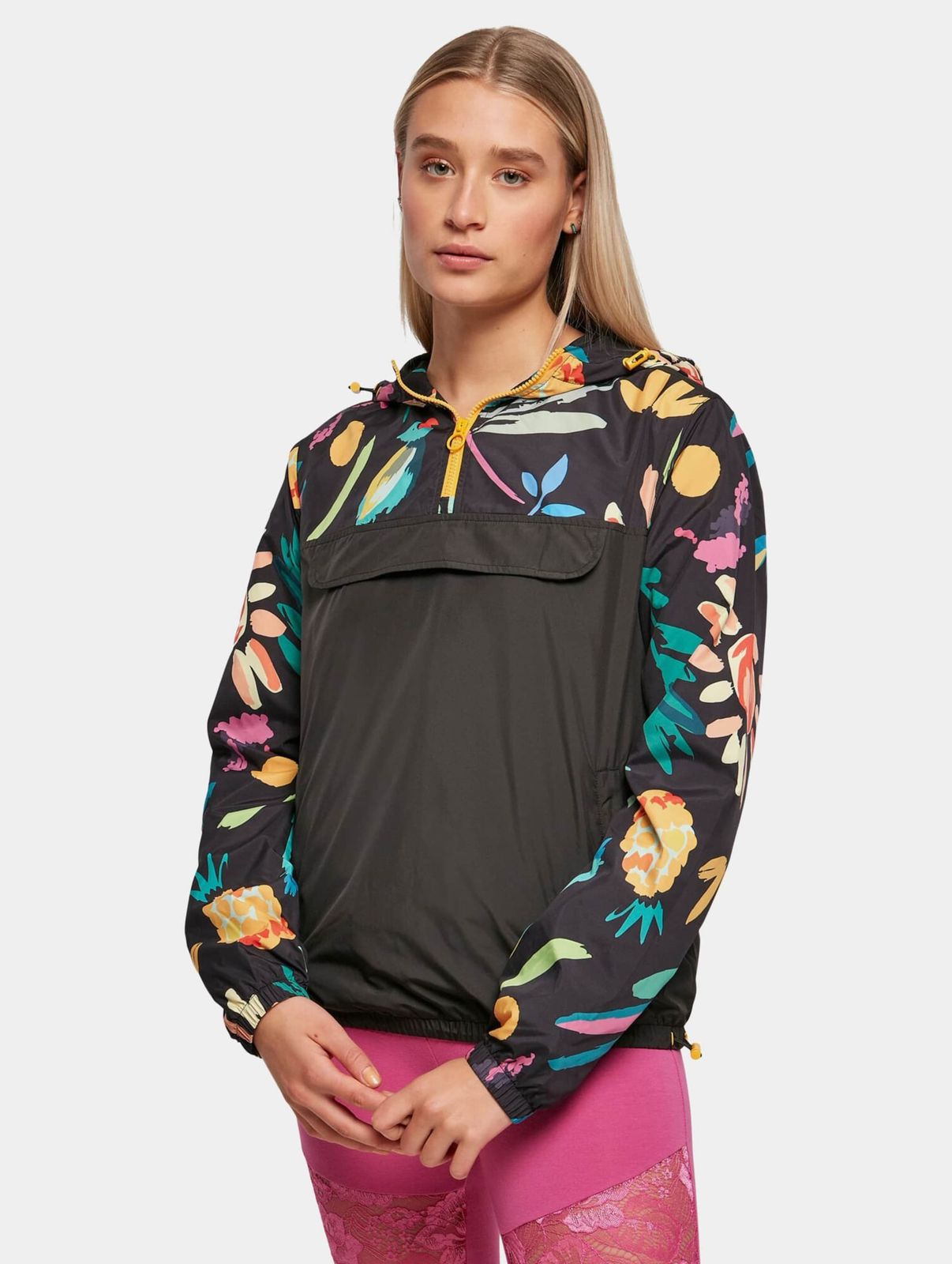 moderne Urban Classics Damen Jacke große Kapuze Kordelzug 68 g/m² Schwarz/Bunt