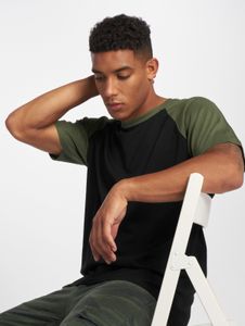 bequemes Urban Classics Herren T-Shirt 140 g/m² mit Baumwolle Schwarz