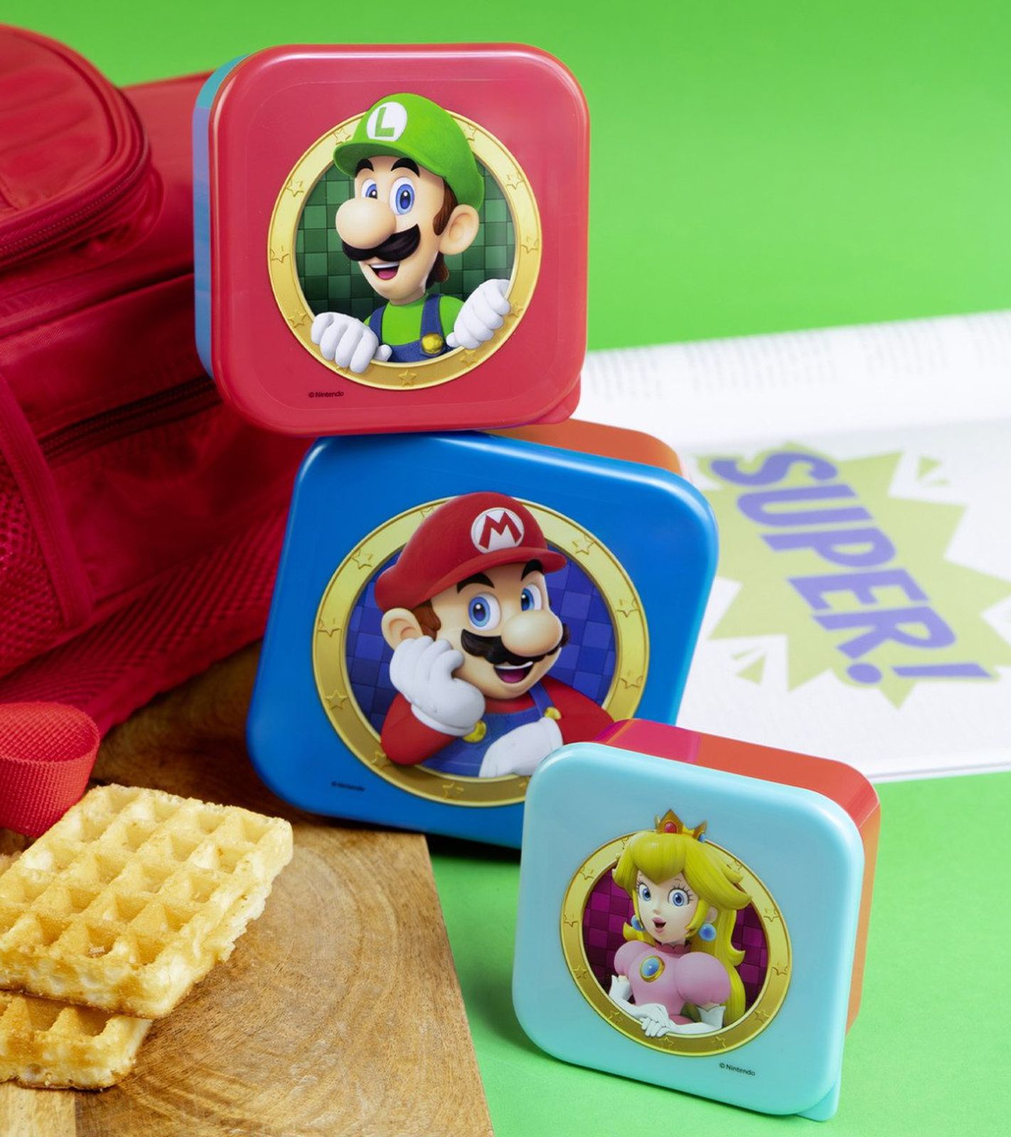 Set of 3 SUPER MARIO lunch boxes featuring detailed SUPER MARIO designs; storage containers in sizes S (300 ml), M (500 ml), and L (800 ml) – Blue/Red