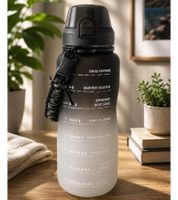 HEDURA Motivations-Trinkflasche 2 L mit Neoprentasche BPA-freie-Flasche mit Zeitmakierung und Trinkhalm **B-Ware – geprüft & funktionell einwandfrei** Schwarz